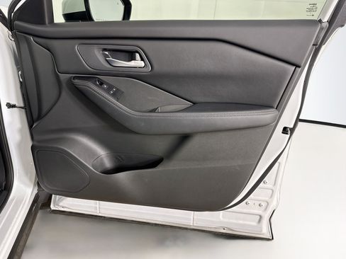 Used 2024 Nissan Rogue SV FWD image 31