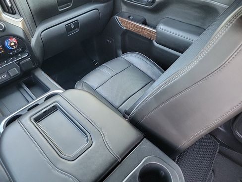 Used 2019 Chevrolet Silverado 1500 High Country w/ Technology Package image 16