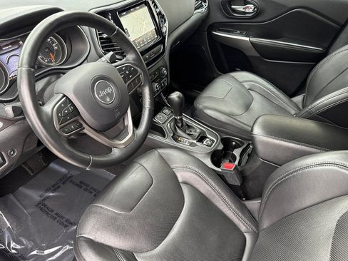 Used 2019 Jeep Cherokee Limited image 4