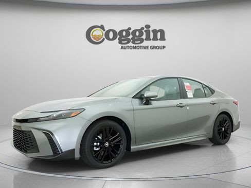 New 2026 Toyota Camry SE FWD image 2