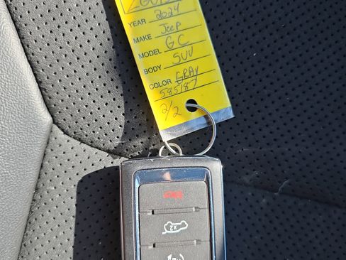 Used 2024 Jeep Grand Cherokee Altitude AWD/4WD image 36