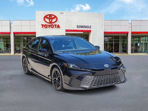 Used 2025 Toyota Camry SE FWD image 2