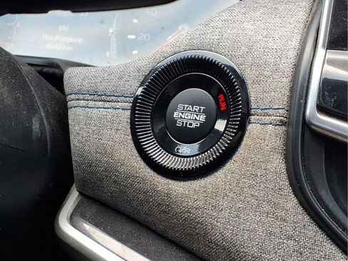 Used 2024 Jeep Compass Latitude image 10