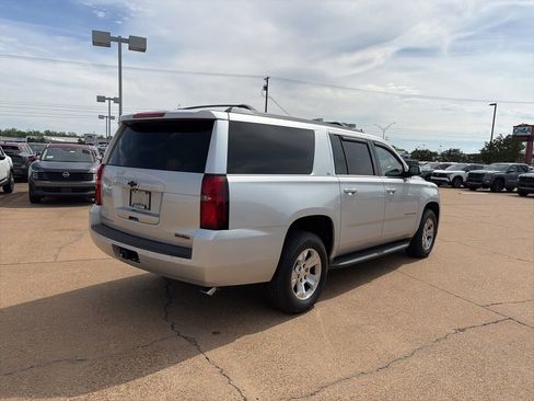Used 2016 Chevrolet Suburban LS image 4