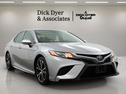 Used 2020 Toyota Camry SE w/ Sunroof Package