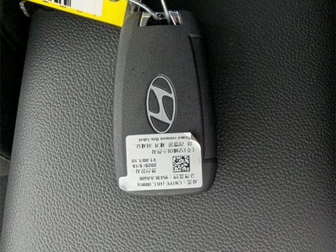 Certified 2025 Hyundai Elantra SE image 27