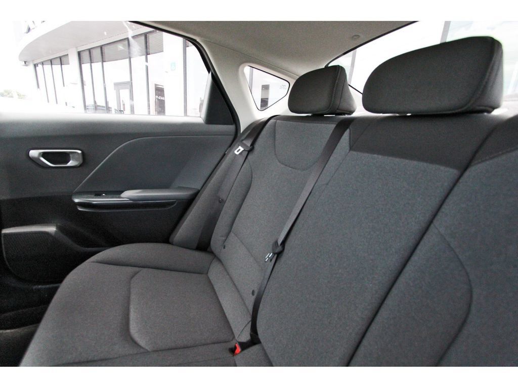 Used 2025 Kia K4 FWD image 12