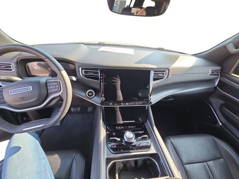 Used 2024 Jeep Wagoneer L Series III w/ Flexible Seating Group image 12