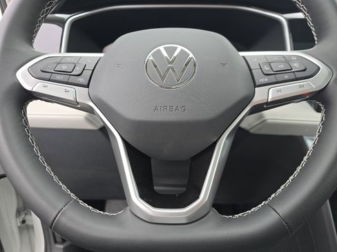 New 2026 Volkswagen Taos SE FWD image 20