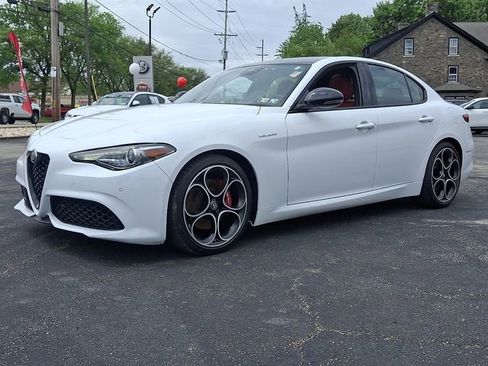 Used 2023 Alfa Romeo Giulia Veloce RWD image 3