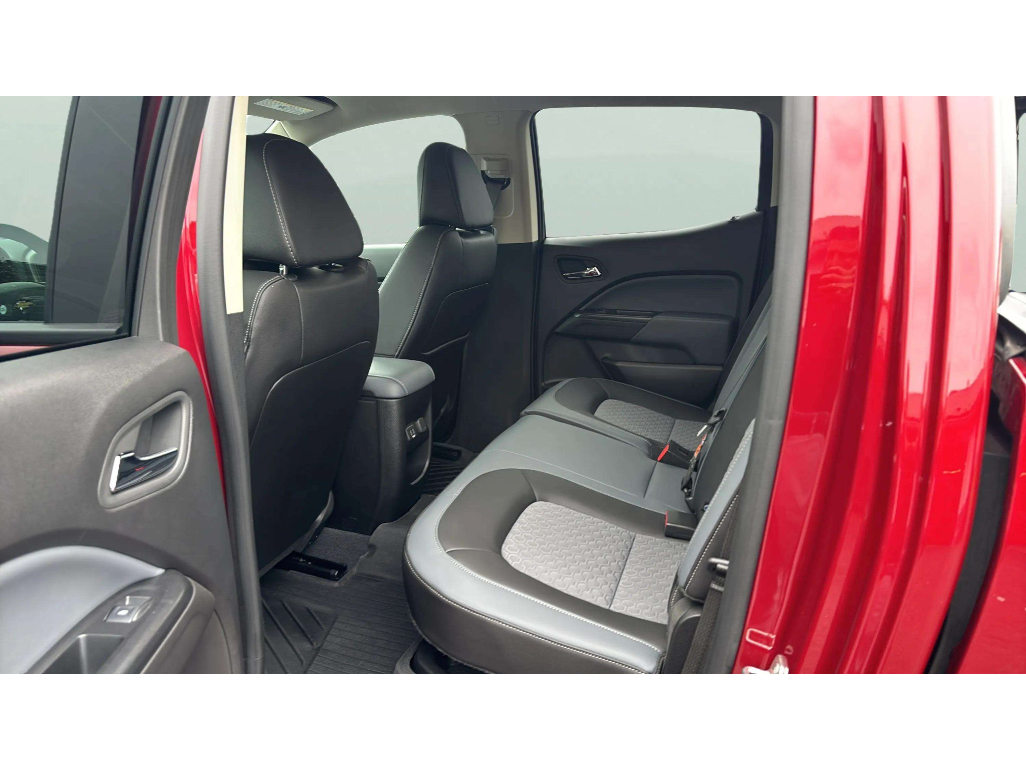Used 2019 Chevrolet Colorado Z71 w/ LPO, Premium Interior Package AWD/4WD image 11