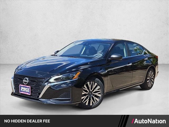 Used 2024 Nissan Altima 2.5 SV FWD image 1