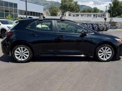 Used 2025 Toyota Corolla SE w/ SE Package FWD image 2