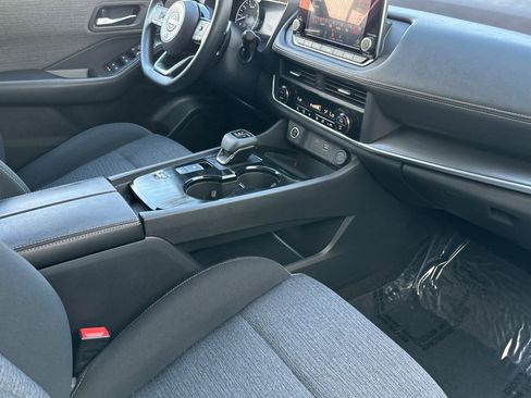 Certified 2023 Nissan Rogue SV FWD image 18