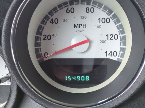 Used 2010 Dodge Charger SXT image 32