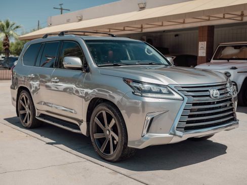 Used 2017 Lexus LX 570 4WD w/ Luxury Package image 2