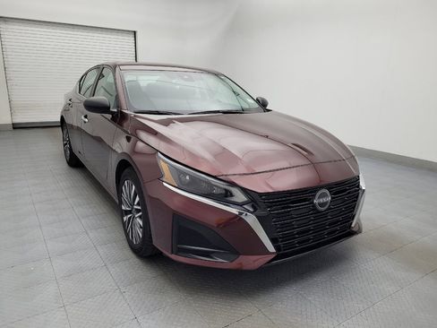 Used 2024 Nissan Altima 2.5 SV image 13