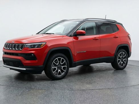 Used 2025 Jeep Compass Trailhawk image 3