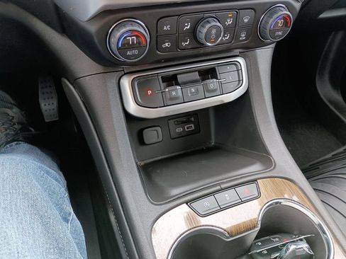 Used 2023 GMC Acadia SLE w/ Driver Convenience Package FWD image 26