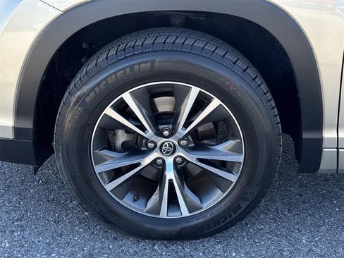 Used 2016 Toyota Highlander XLE image 7