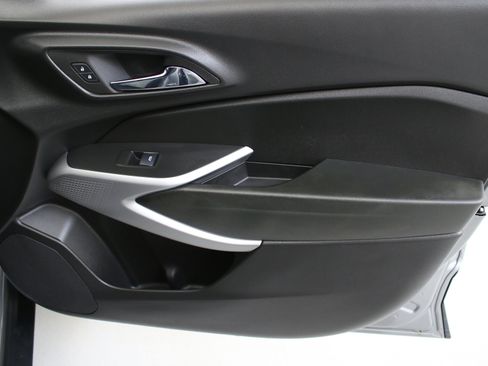 Used 2024 Chevrolet Trax RS FWD image 31