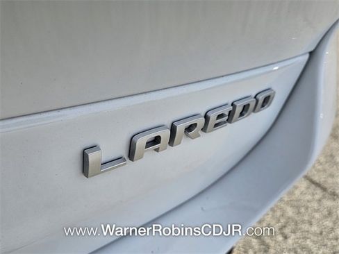 New 2025 Jeep Grand Cherokee L Laredo image 11