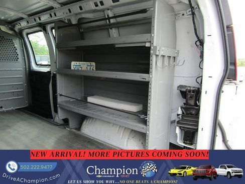 Used 2017 Chevrolet Express 2500 RWD image 10