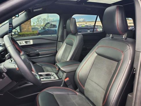Used 2023 Ford Explorer ST-Line AWD/4WD image 5