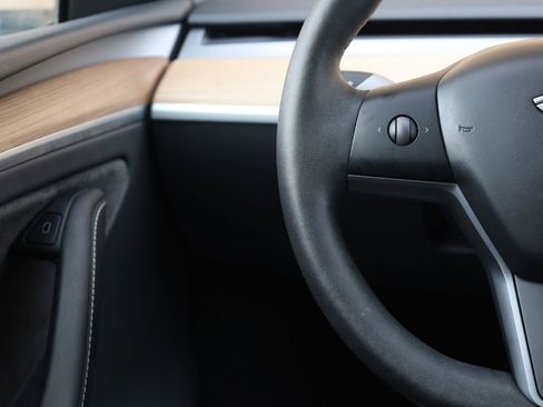 Used 2023 Tesla Model Y AWD image 29