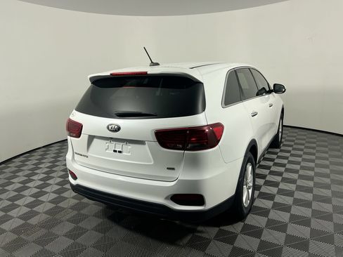Used 2019 Kia Sorento FWD image 3