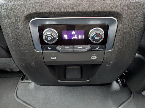 Used 2023 Chevrolet Suburban Premier image 29