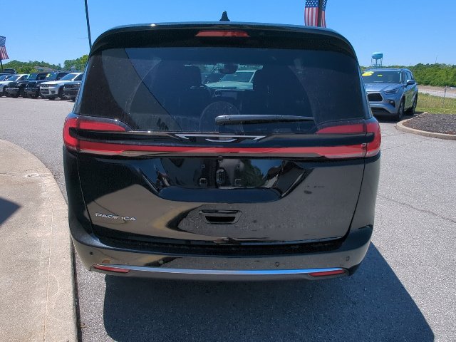 New 2027 Chrysler Pacifica Select w/ Family Tech Group FWD image 34