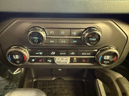 Used 2024 Ford Bronco Outer Banks image 38