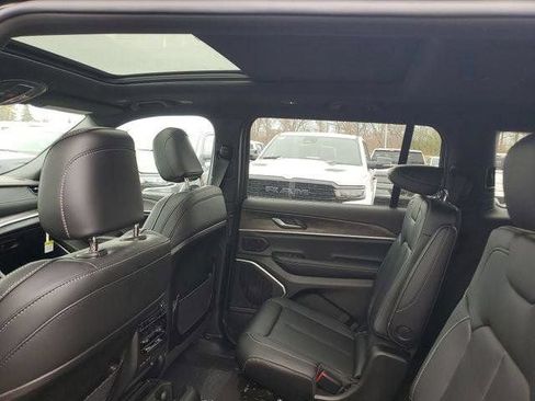New 2026 Jeep Grand Cherokee L Limited w/ Luxury Tech Group II AWD/4WD image 10