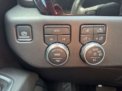 Used 2025 GMC Sierra 1500 SLT AWD/4WD image 4