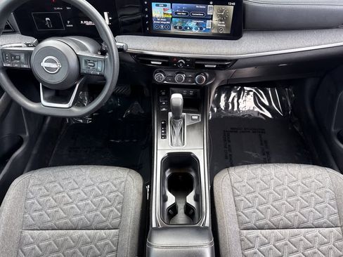 Used 2025 Nissan Kicks SV image 3