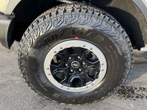 New 2025 Ford Bronco 2-Door w/ Sasquatch Package image 39