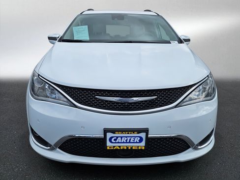 Used 2017 Chrysler Pacifica Limited image 2