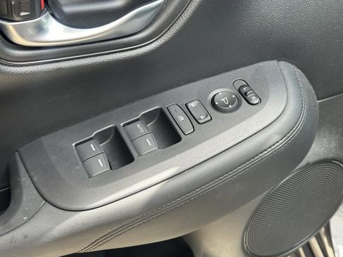 Used 2025 Honda HR-V LX image 14