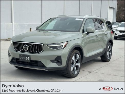 Certified 2025 Volvo XC40 B5 Plus image 1
