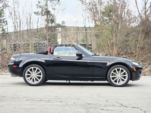 Used 2006 MAZDA MX-5 Miata Sport w/ Suspension Pkg image 8