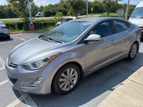 Used 2016 Hyundai Elantra SE w/ Option Group 02 FWD image 3