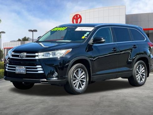 Certified 2019 Toyota Highlander XLE AWD/4WD image 11