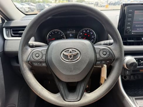 Used 2021 Toyota RAV4 LE FWD image 15