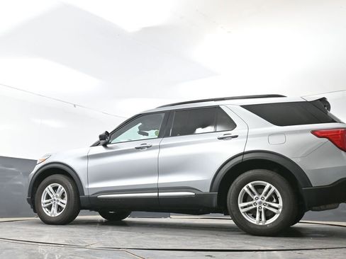 Used 2024 Ford Explorer XLT w/ Equipment Group 202A AWD/4WD image 60