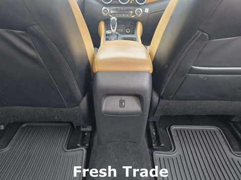 Used 2025 Nissan Sentra SV w/ SV Premium Package image 8