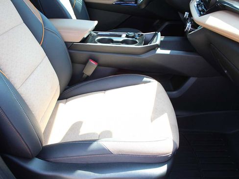 Used 2025 Chevrolet Equinox ACTIV w/ Safety and Technology Package FWD image 19