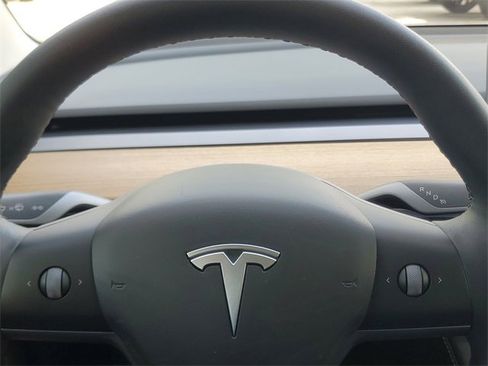 Used 2023 Tesla Model 3 Standard Range image 19