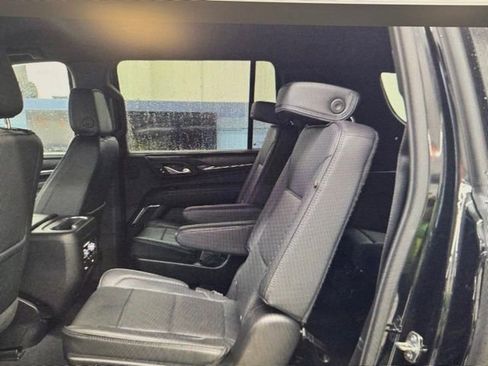 Used 2024 GMC Yukon XL Denali image 4