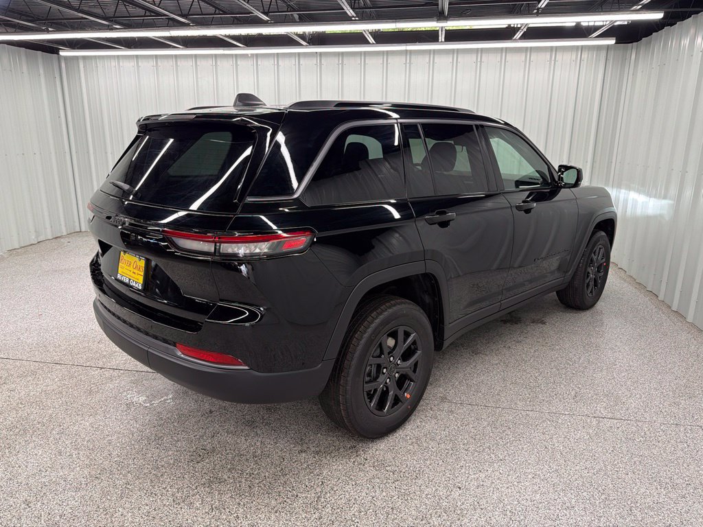 New 2027 Jeep Grand Cherokee Altitude RWD image 5